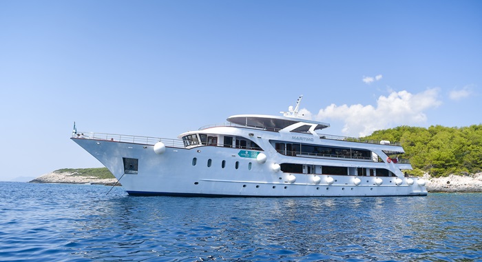 MV Maritimo, Ship Exterior