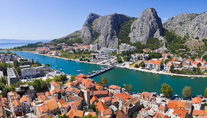 Omis Town