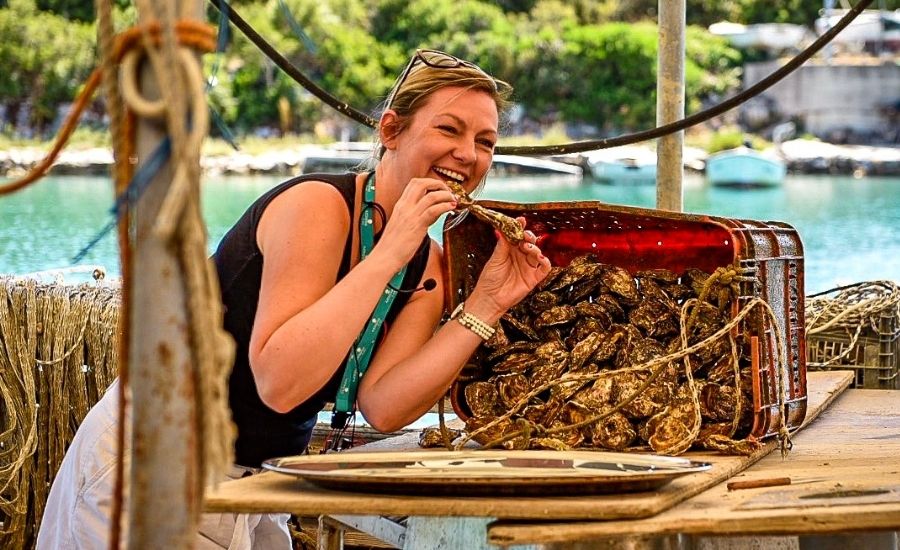 Oyster harvesting in Ston