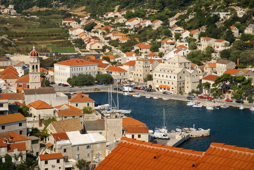 Bol City, Brac